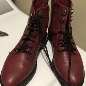 Boots burgundy 7 1/2